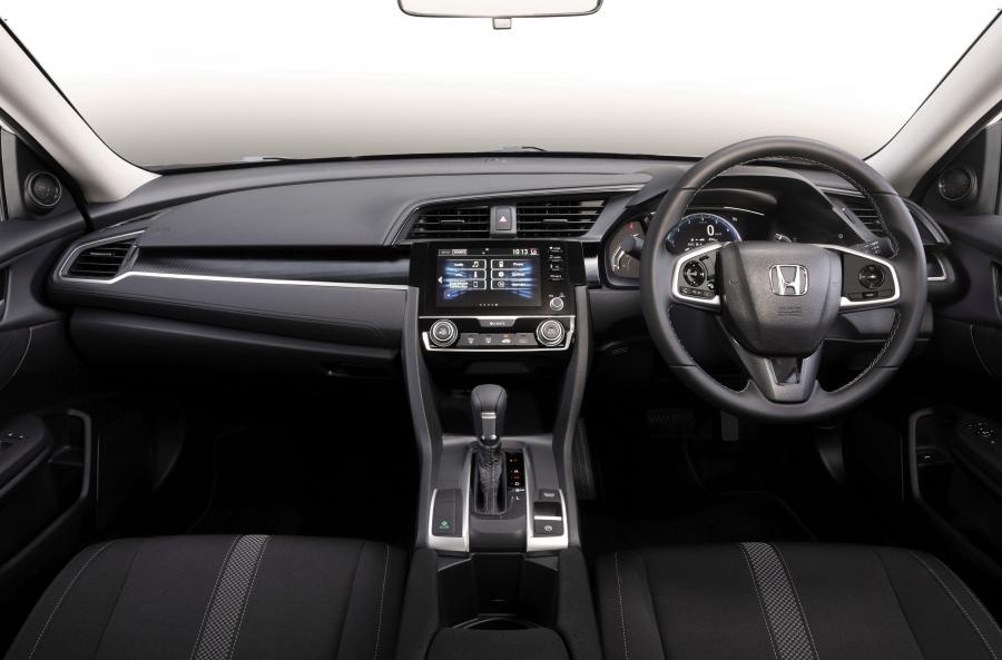 Торпедо Honda Civic VTi-S Sedan (FC) 2019 года  (AU) (фото 26 из 28)
